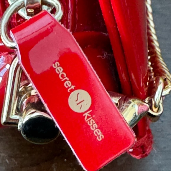 Secret Kisses Red Lip Purse - Picture 3 of 6
